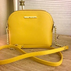 Mustard Steve Madden Crossbody purse - gold chain